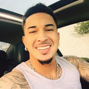 Meet your Posher, Tee